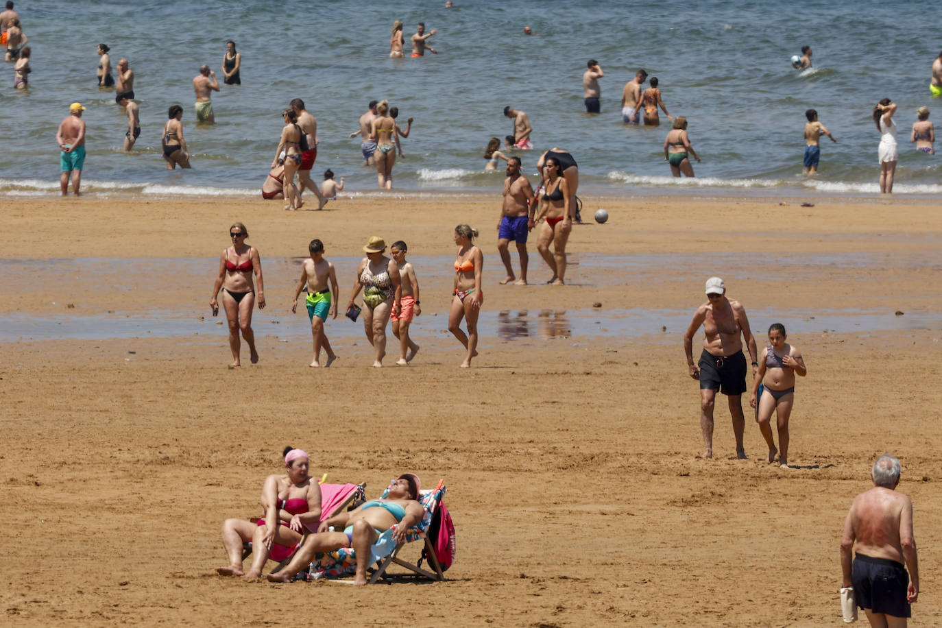 Asturias, a remojo para aliviar el calor