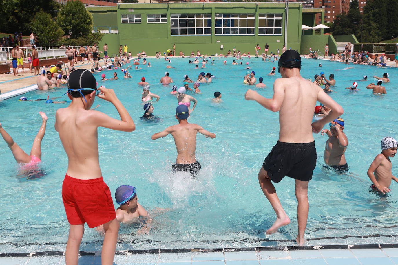 Asturias, a remojo para aliviar el calor