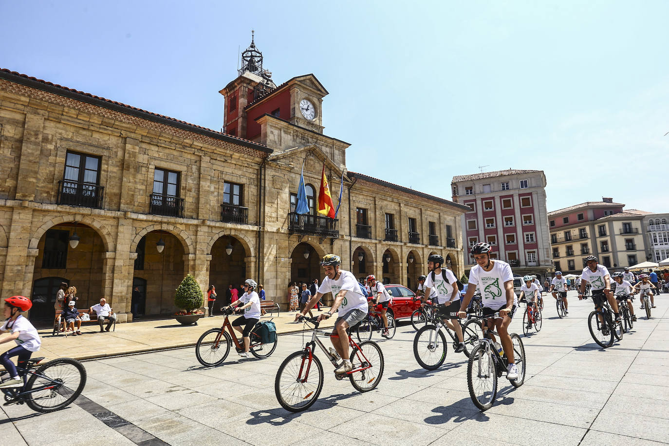 Avilés llena sus calles de bicicletas