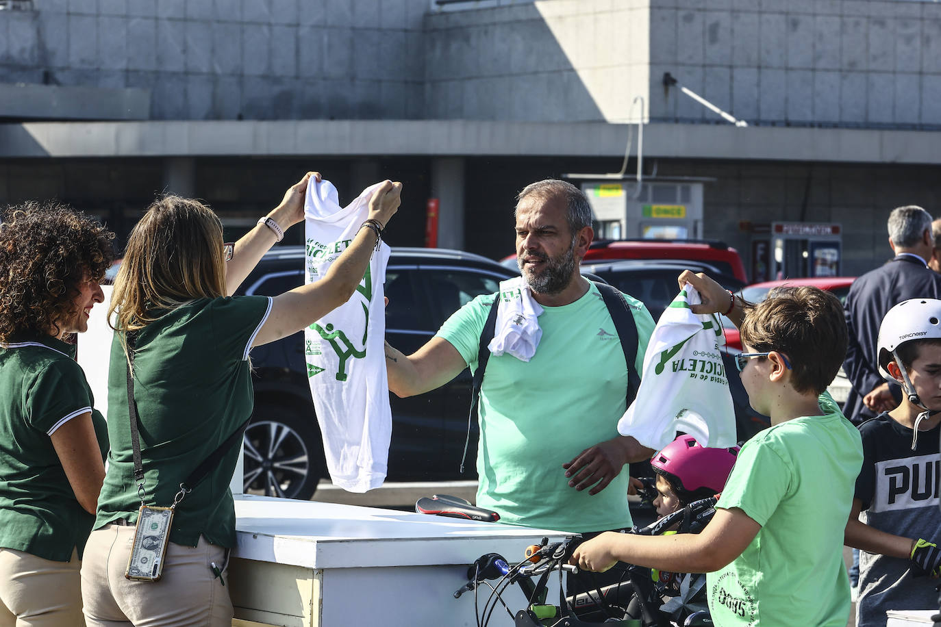 Avilés llena sus calles de bicicletas