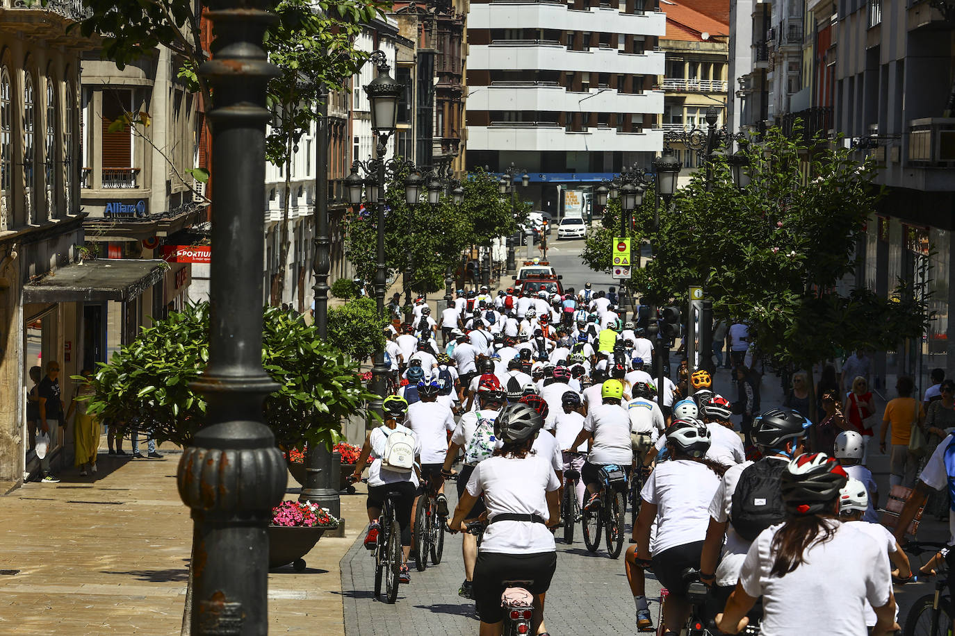 Avilés llena sus calles de bicicletas