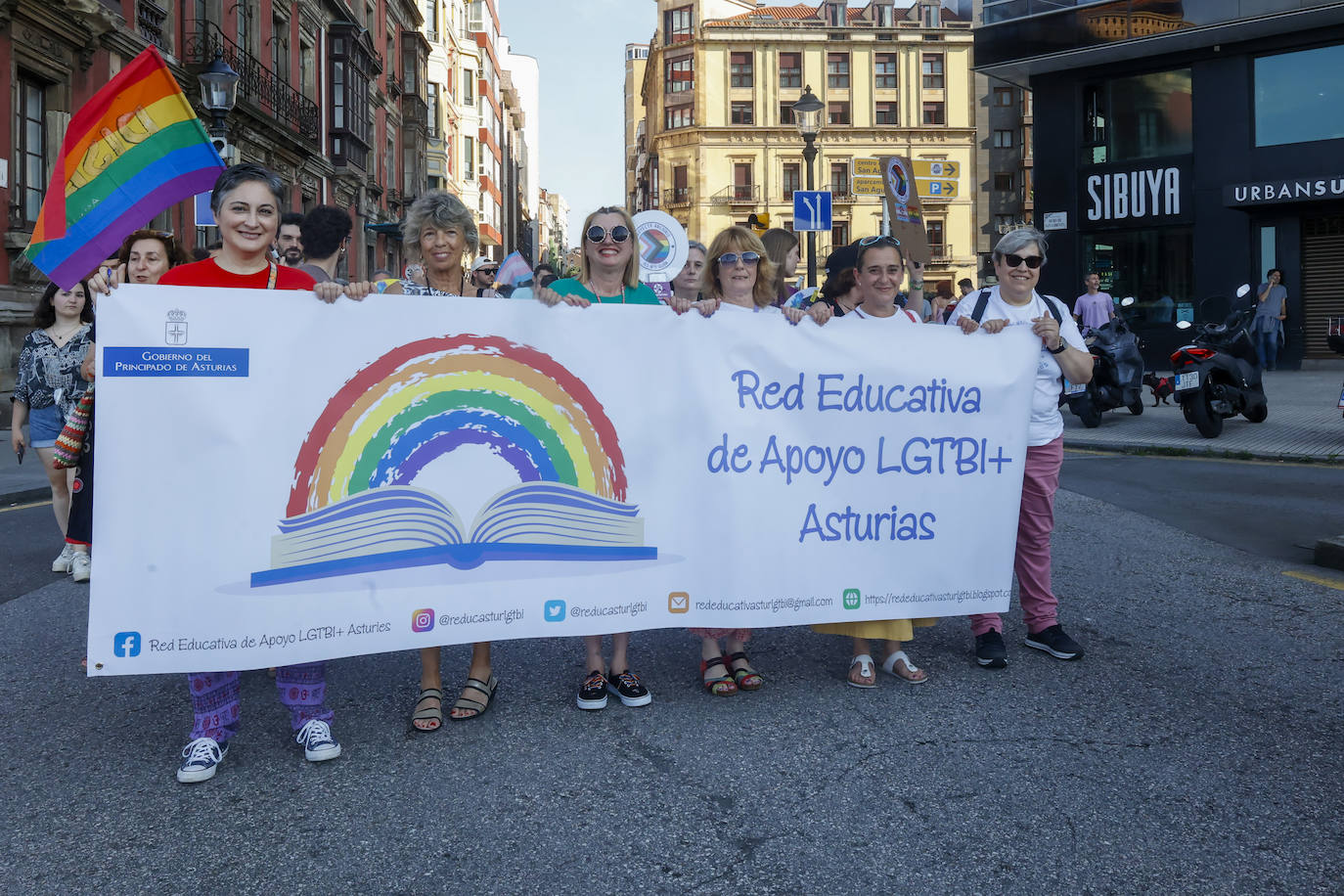 Así ha sido la multitudinaria manifestación del Orgullín en Gijón