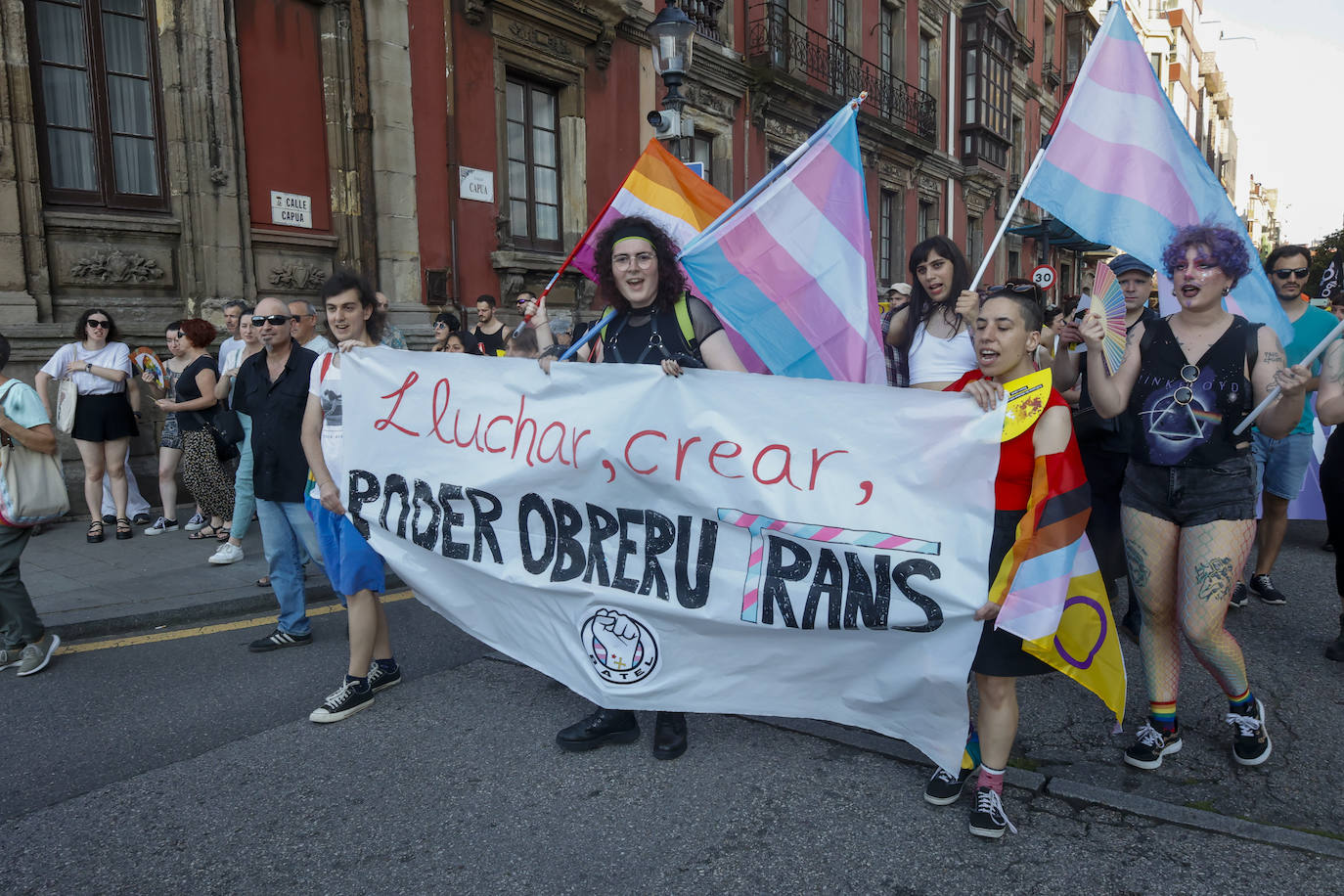 Así ha sido la multitudinaria manifestación del Orgullín en Gijón