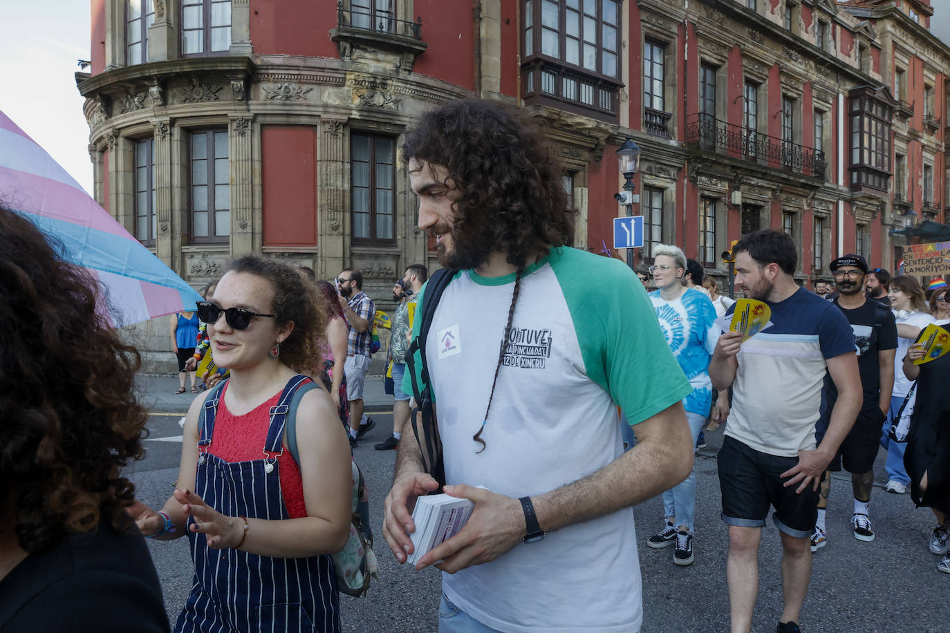 Así ha sido la multitudinaria manifestación del Orgullín en Gijón