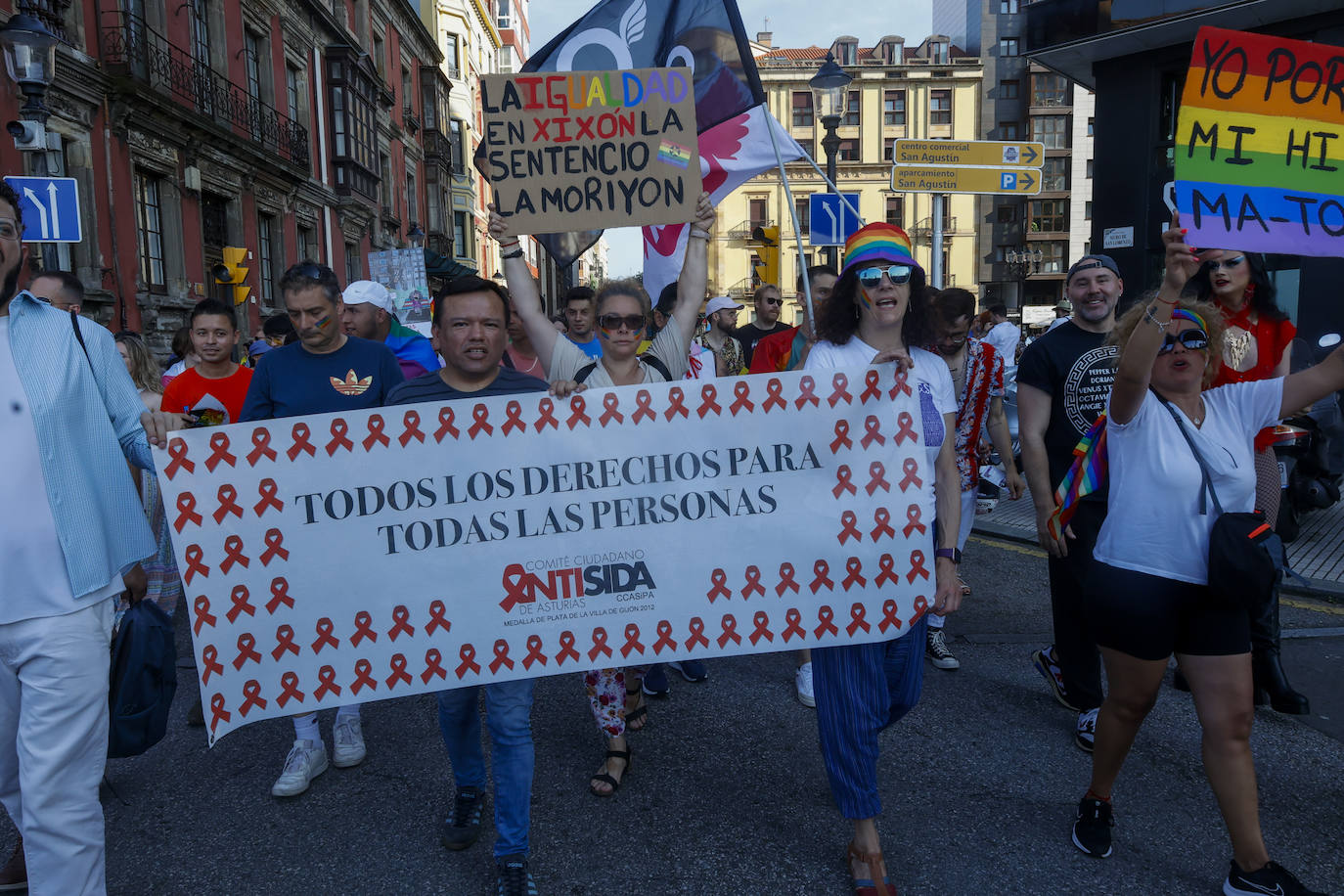 Así ha sido la multitudinaria manifestación del Orgullín en Gijón