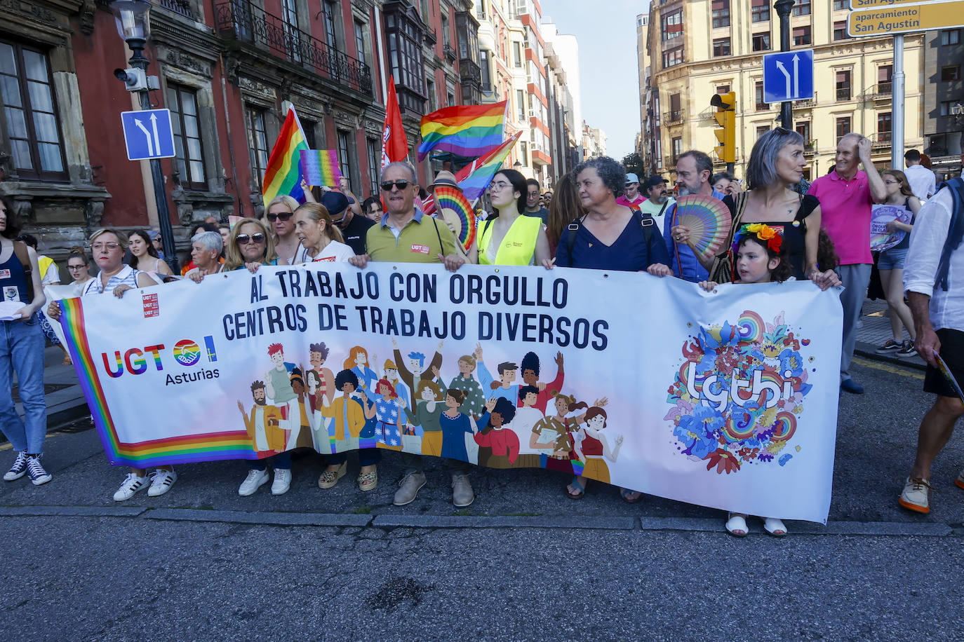 Así ha sido la multitudinaria manifestación del Orgullín en Gijón