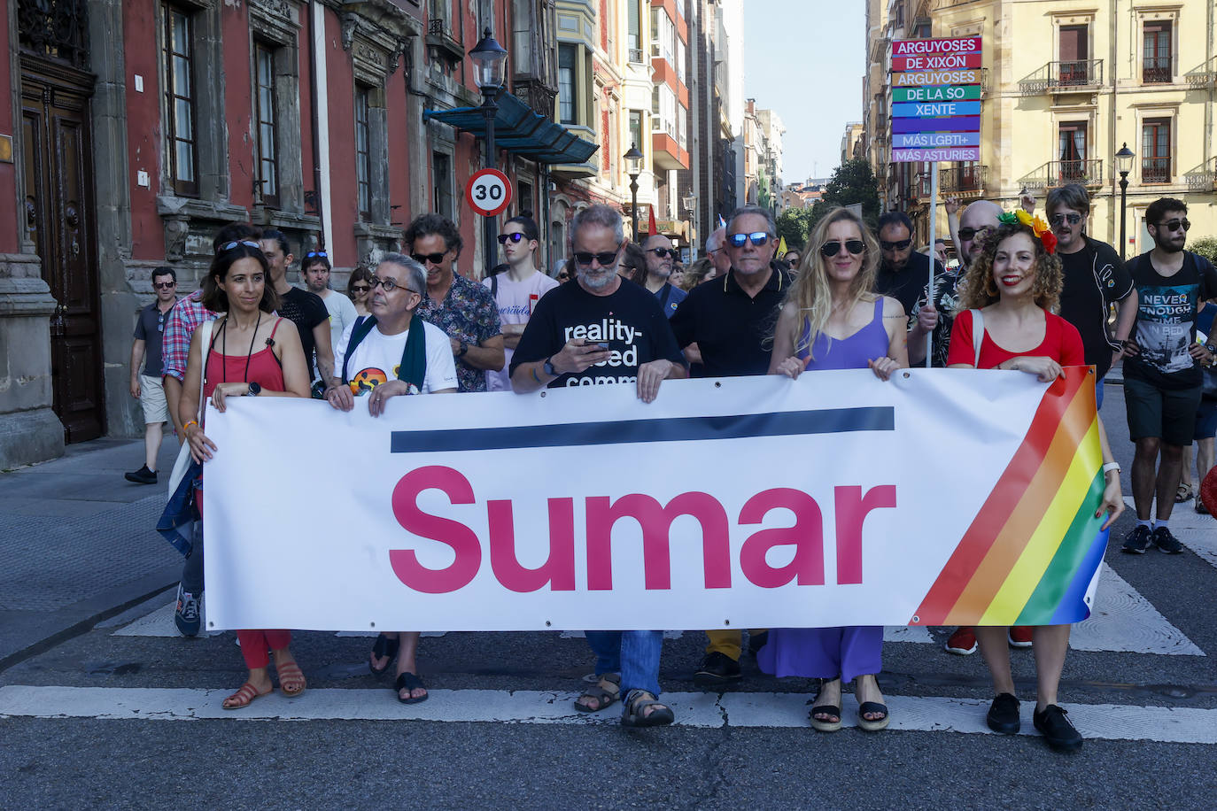 Así ha sido la multitudinaria manifestación del Orgullín en Gijón