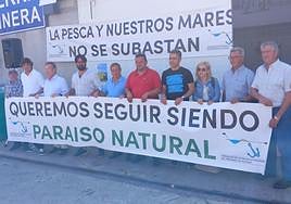 Concentración de pescadores en Llanes como protesta contra los eólicos.