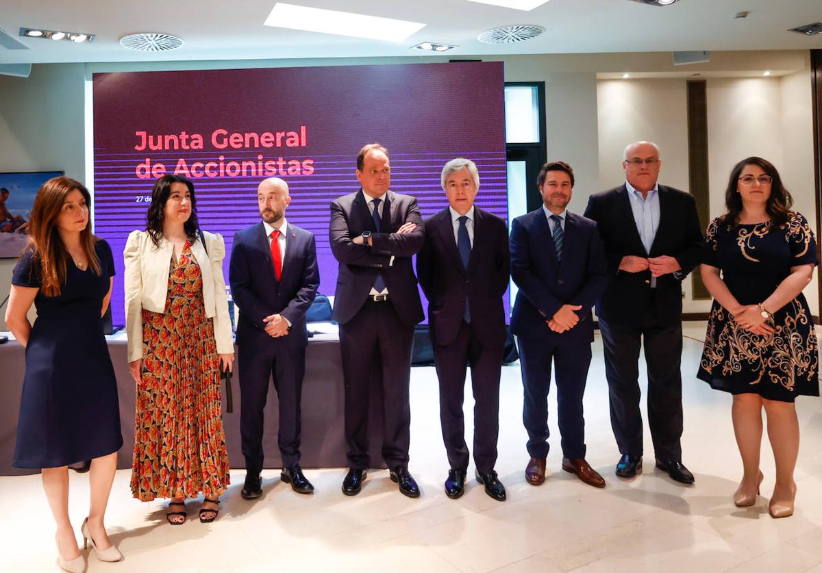 Por la Izquierda, Sheila Méndez, Lourdes Argüelles, Manuel R. Pasarín, Pablo Martín, Juan Carlos Ureta, Diego Cabezudo, Carlos Sartorius y Irene Sáenz.