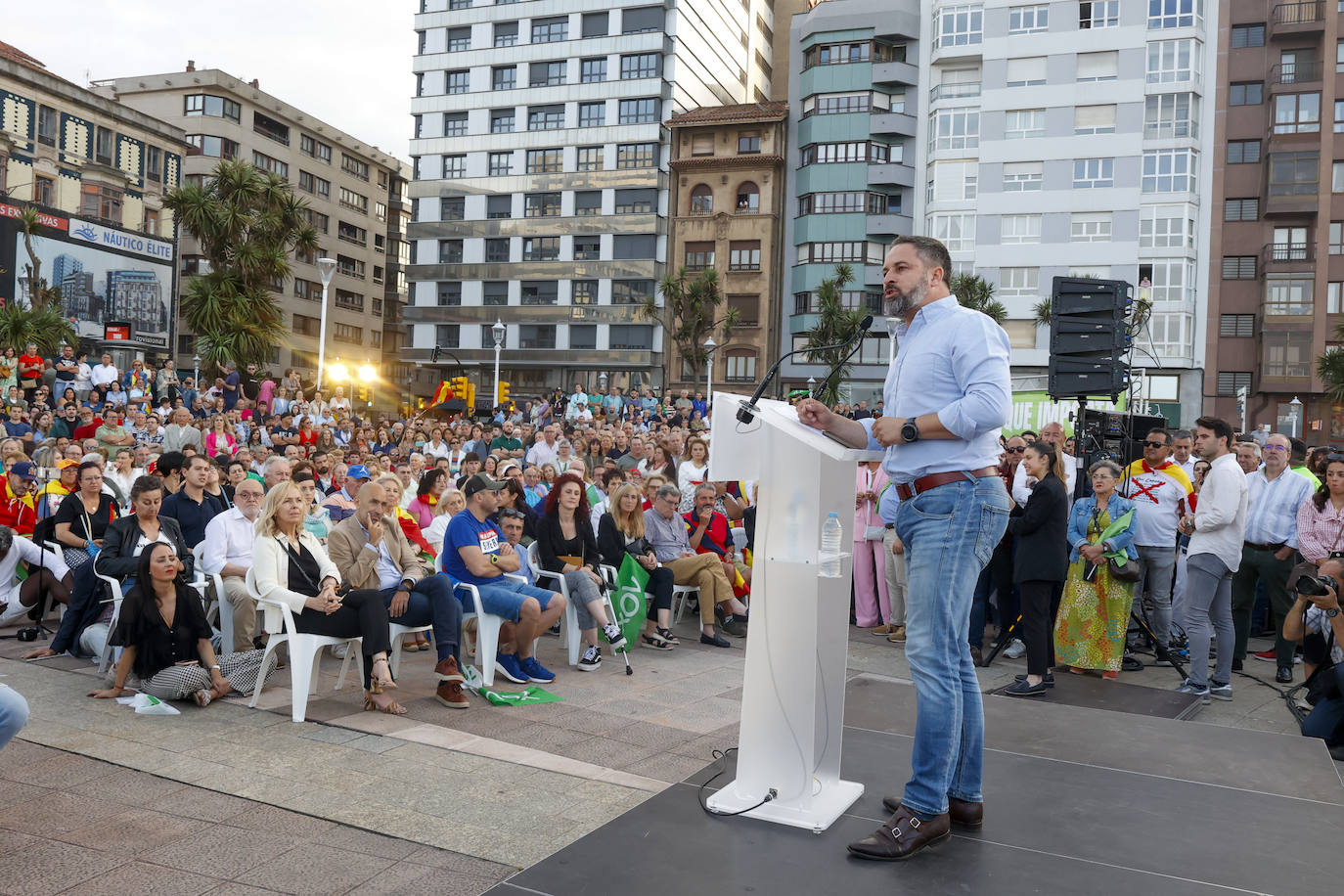 Así ha sido el acto de Santiago Abascal en Gijón