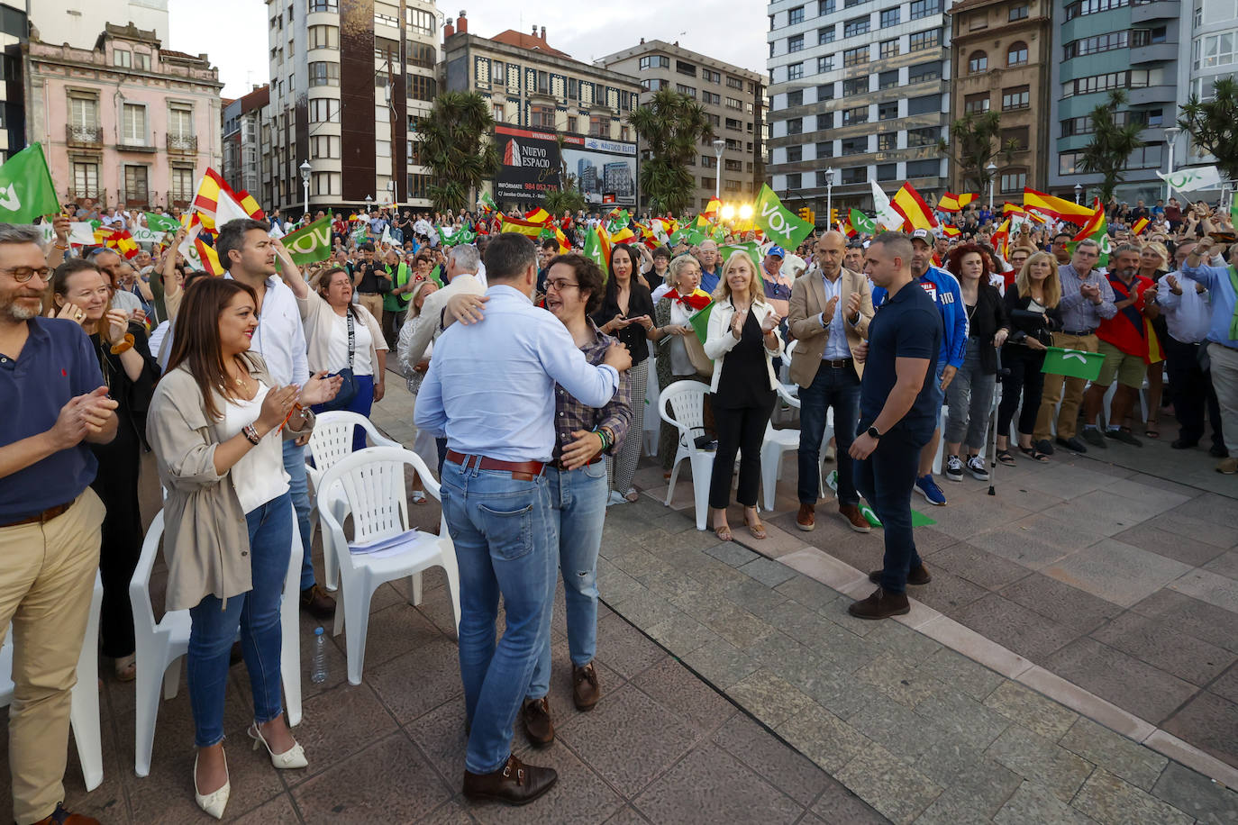 Así ha sido el acto de Santiago Abascal en Gijón