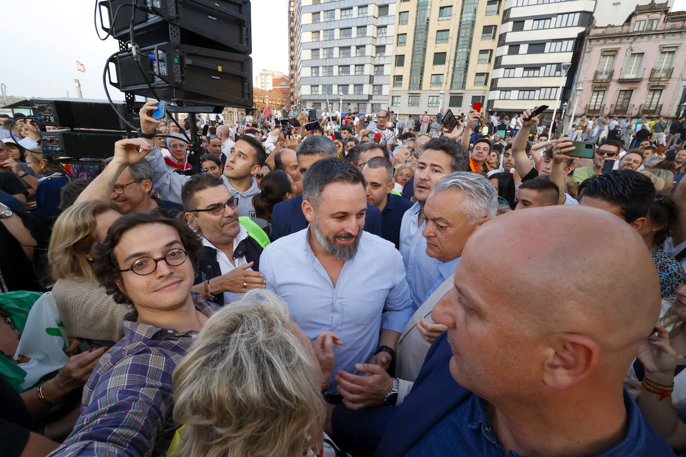 Así ha sido el acto de Santiago Abascal en Gijón