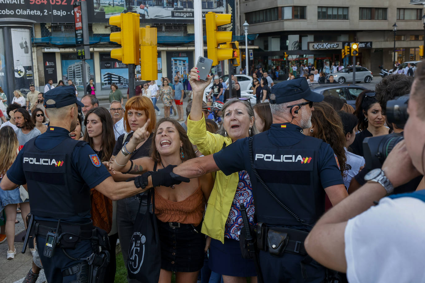 Así ha sido el acto de Santiago Abascal en Gijón