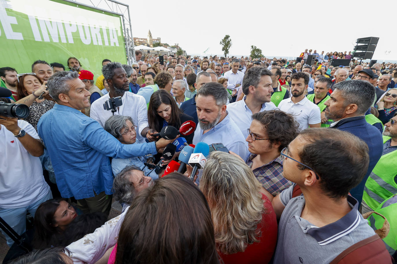 Así ha sido el acto de Santiago Abascal en Gijón