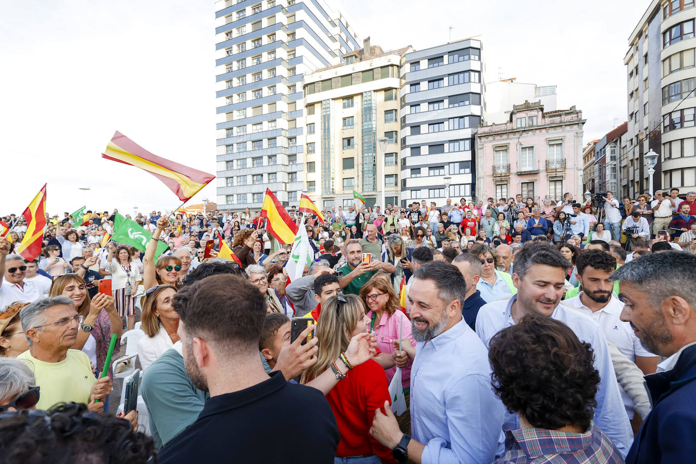 Así ha sido el acto de Santiago Abascal en Gijón