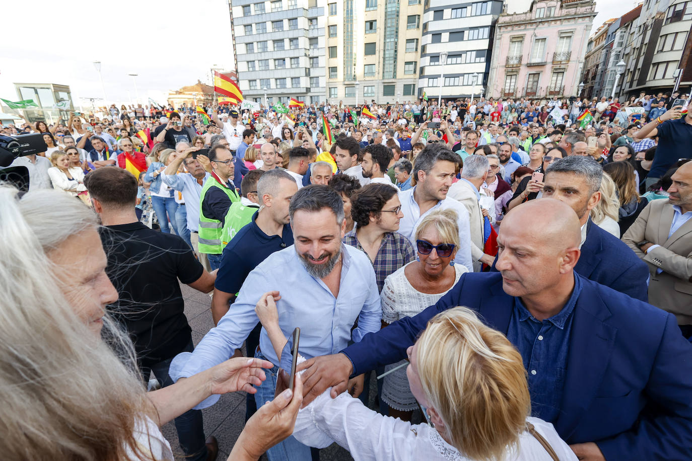 Así ha sido el acto de Santiago Abascal en Gijón