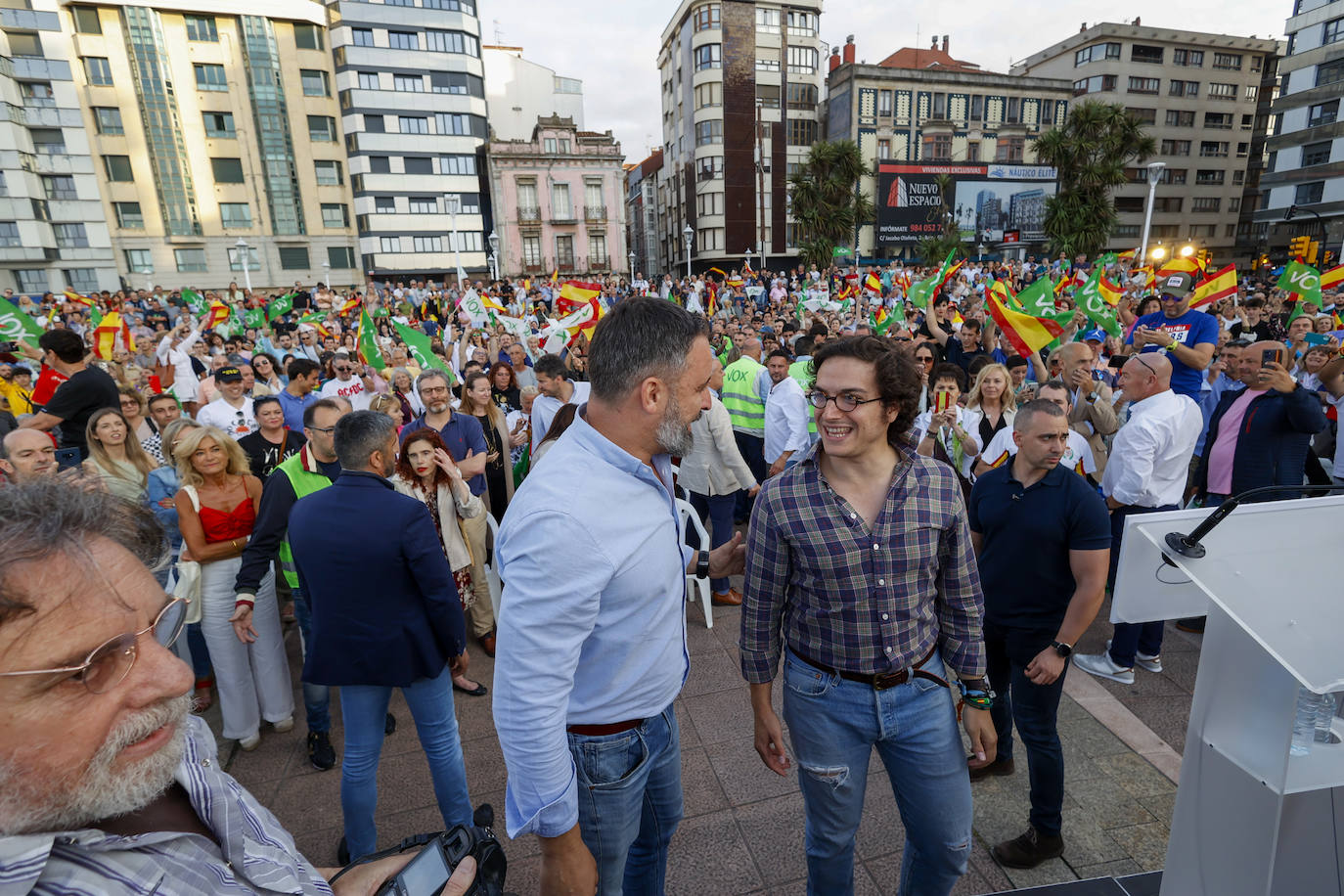 Así ha sido el acto de Santiago Abascal en Gijón