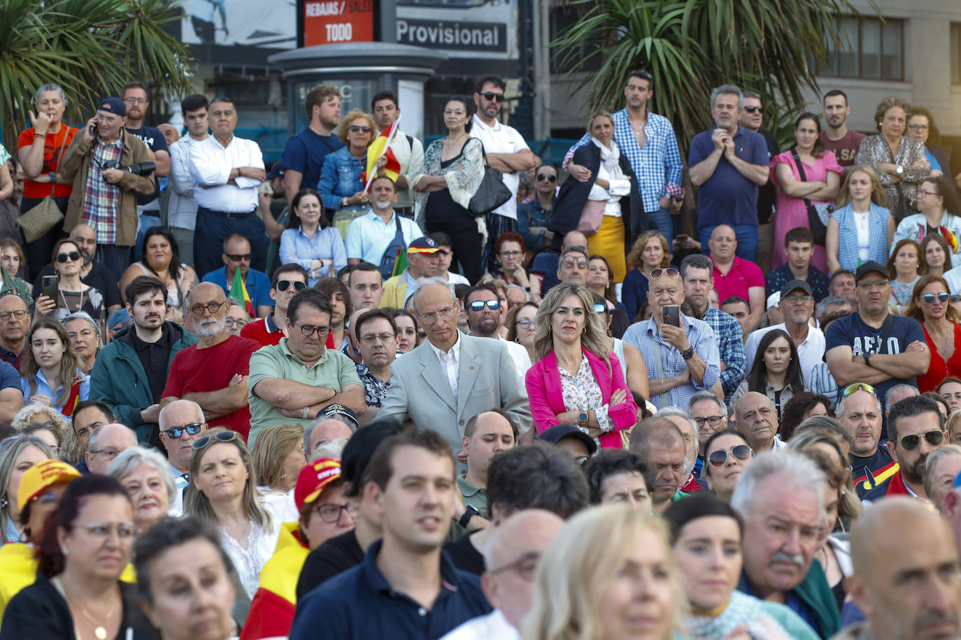 Así ha sido el acto de Santiago Abascal en Gijón