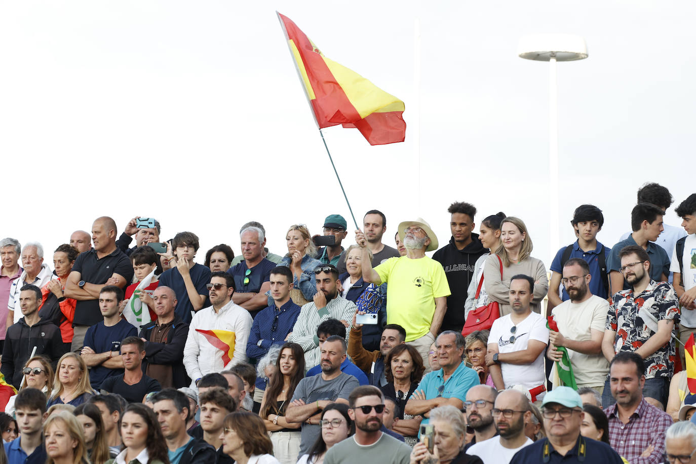 Así ha sido el acto de Santiago Abascal en Gijón