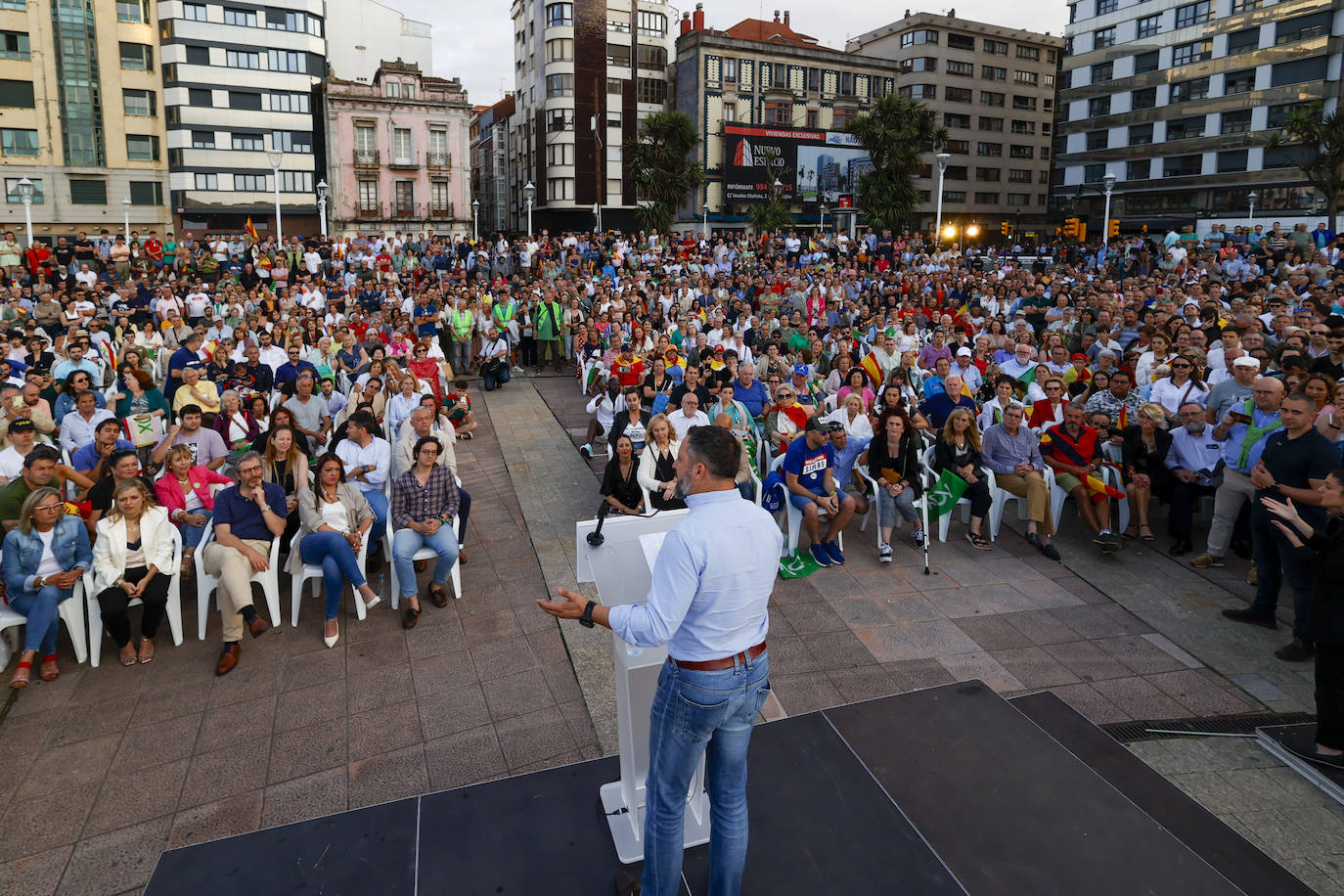 Así ha sido el acto de Santiago Abascal en Gijón