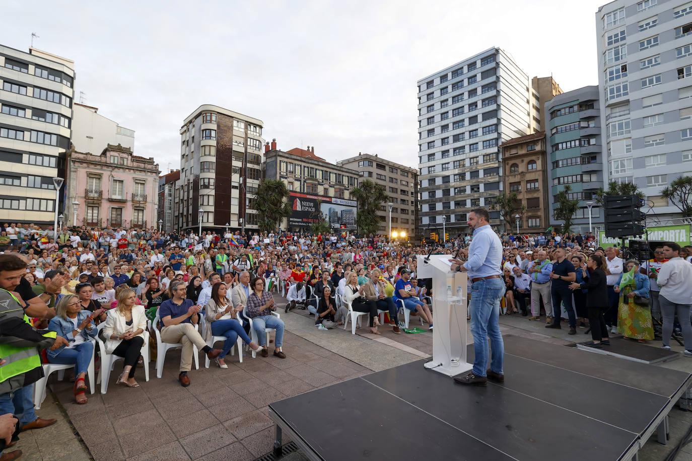 Así ha sido el acto de Santiago Abascal en Gijón
