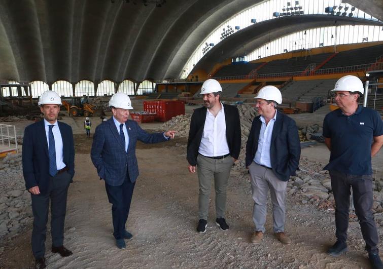 Canteli y Cuesta durante las visitas a las obras del Palacio de los Deportes.