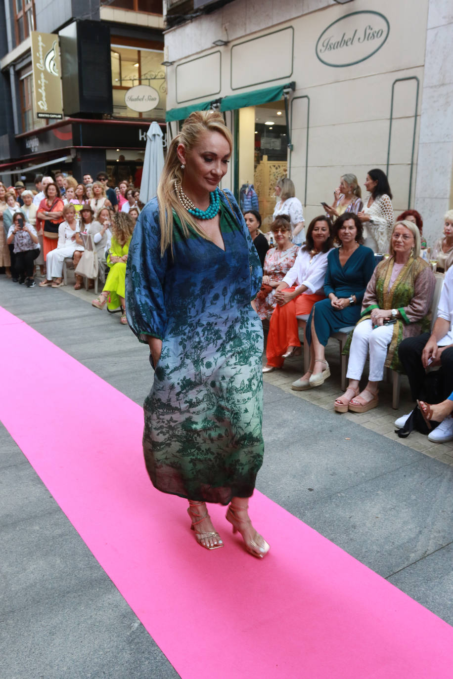 Pasarela de moda en el centro de Gijón