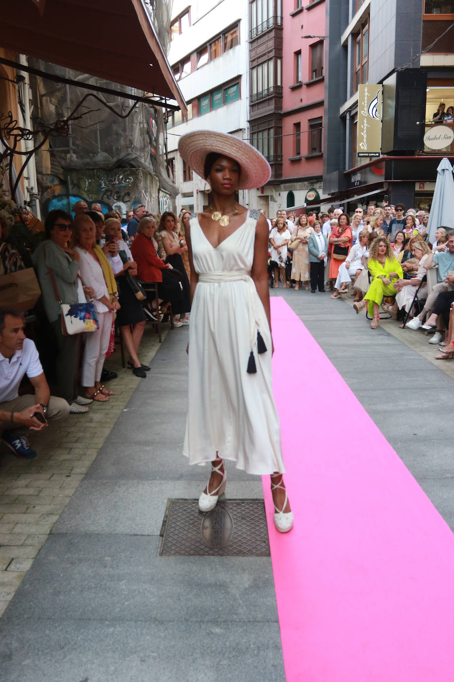 Pasarela de moda en el centro de Gijón