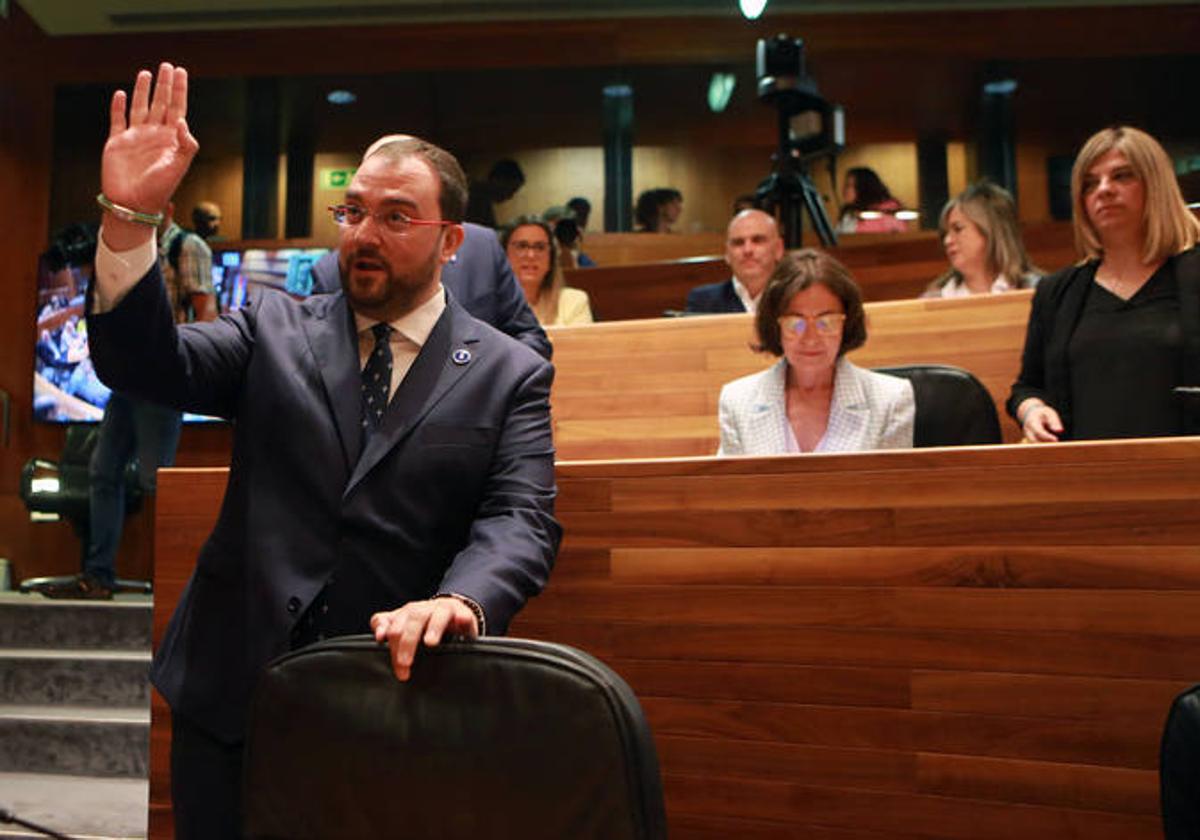 Adrián Barbón, en el pleno de constitución de la Junta General.