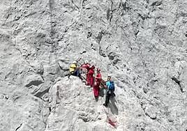 Rescatan a un escalador tras resultar herido en el Urriellu