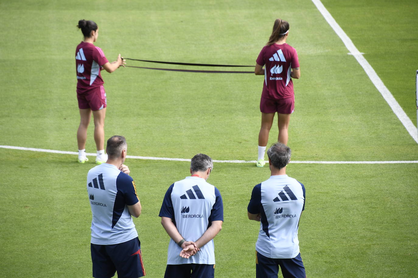 La selección femenina de fútbol calienta motores en el Suárez Puerta