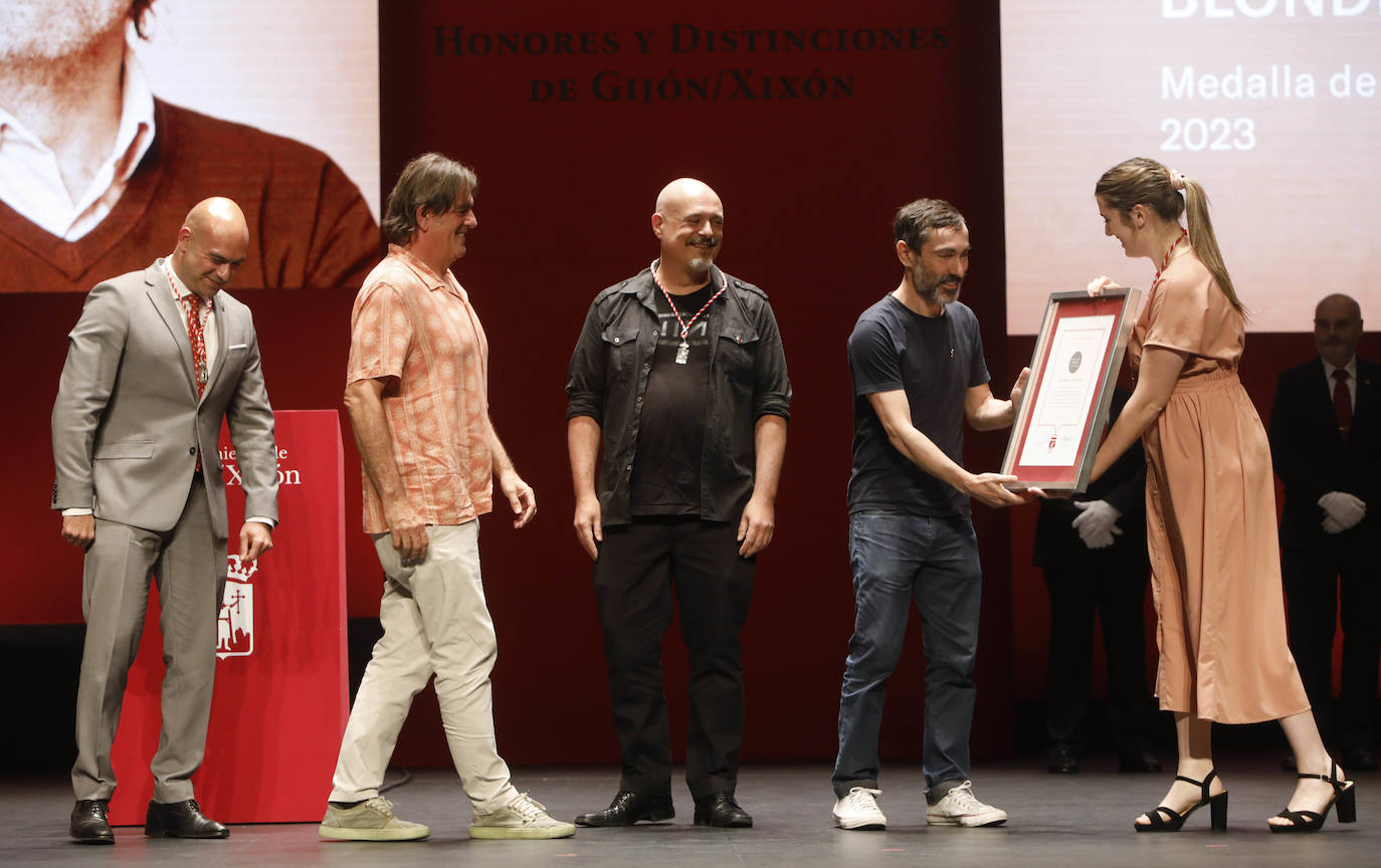 Honores y distinciones en Gijón: la entrega de las Medallas de la ciudad, en imágenes