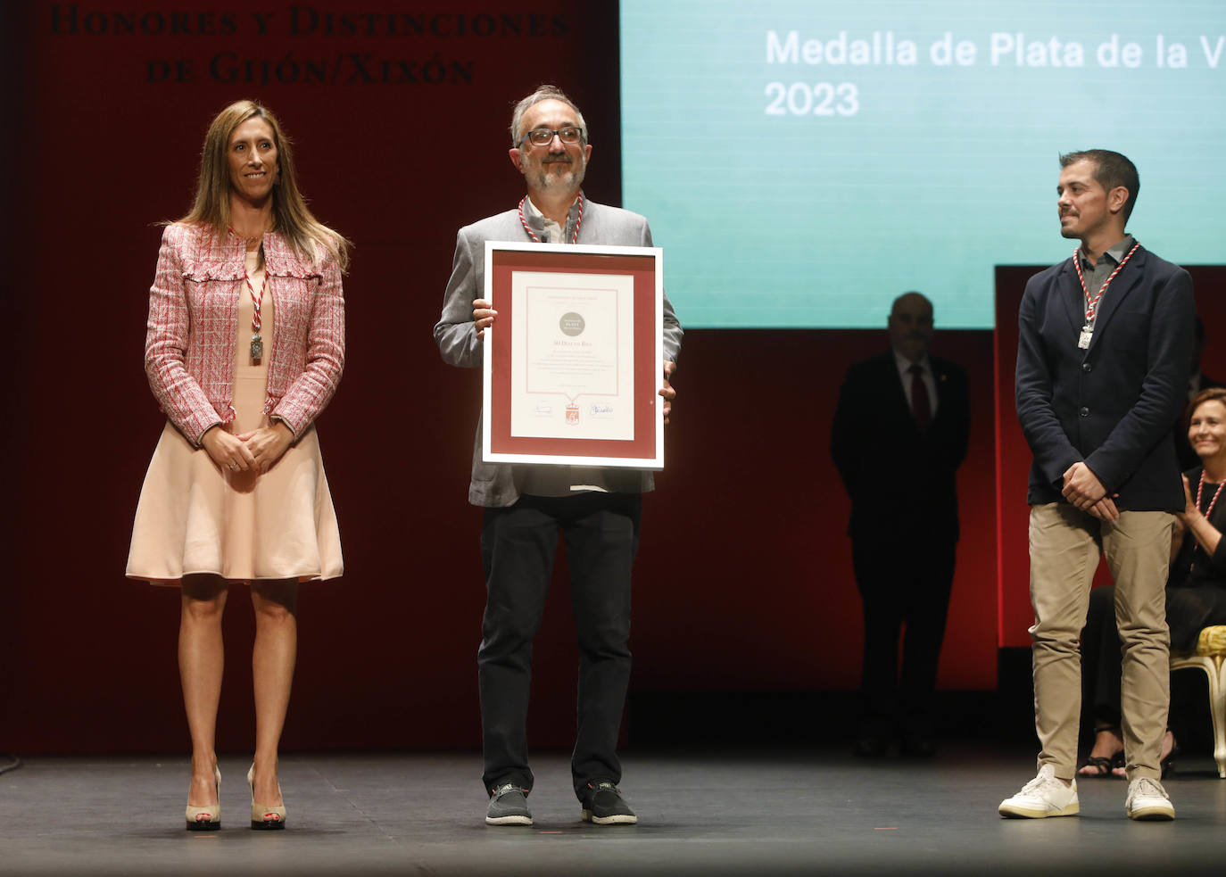 Honores y distinciones en Gijón: la entrega de las Medallas de la ciudad, en imágenes