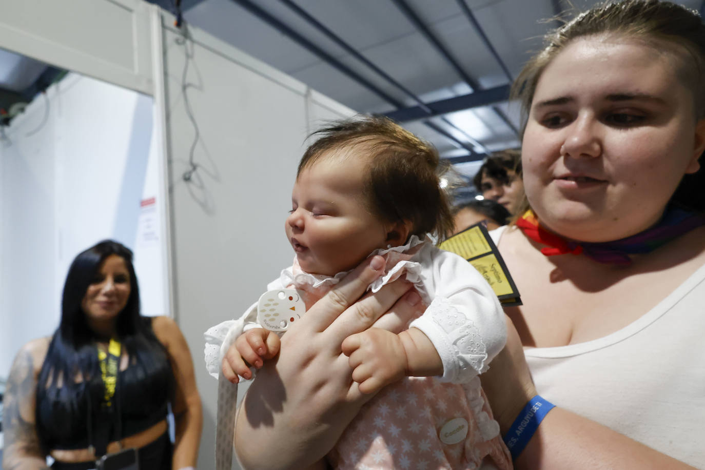 Lola Índigo enciende la primera noche de Metrópoli