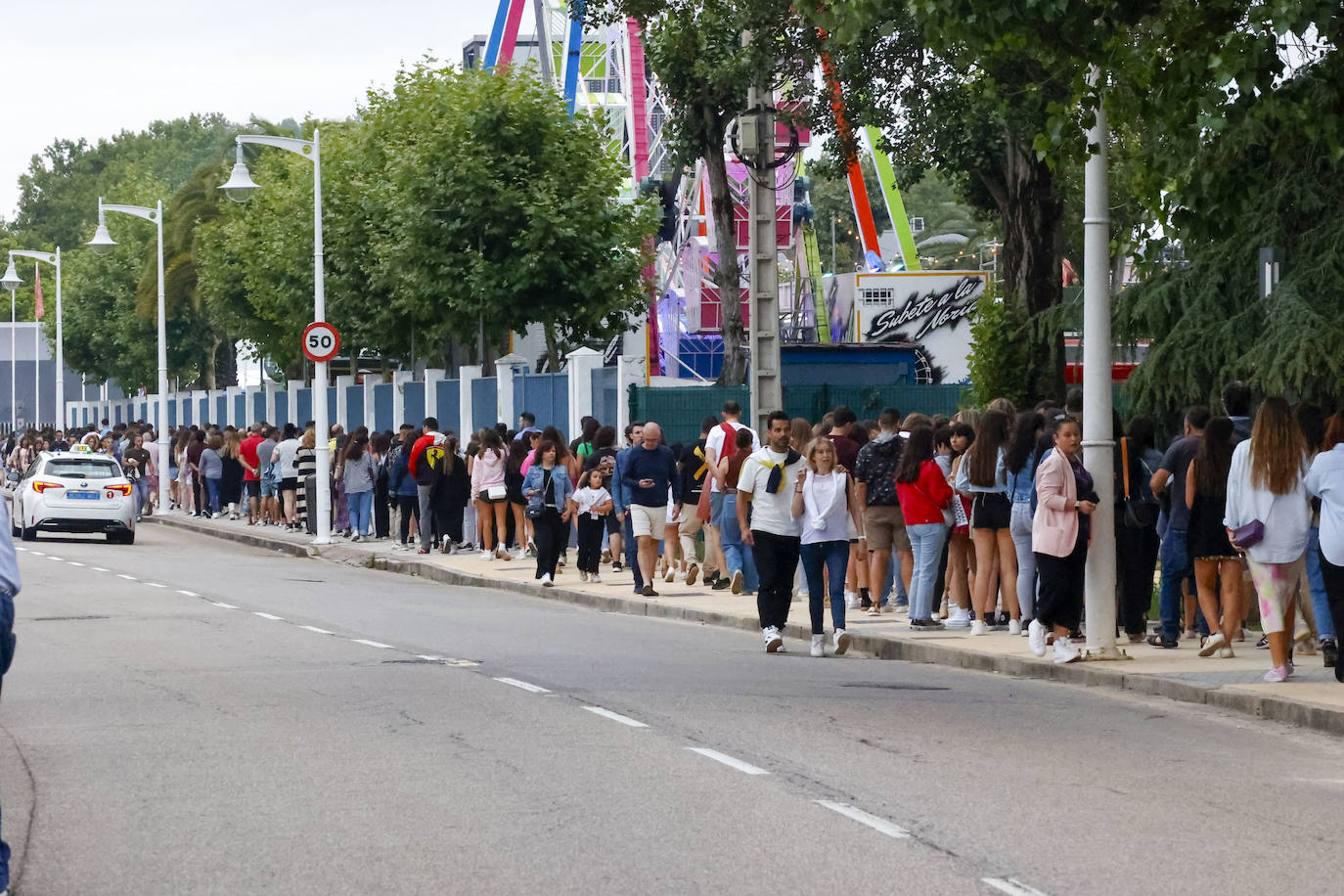 Lola Índigo enciende la primera noche de Metrópoli