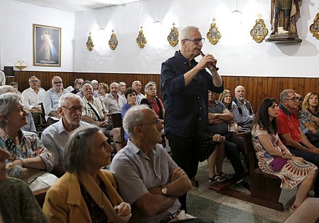 Andreas Prittwitz llevó su flauta a la iglesia románica de Ceares.