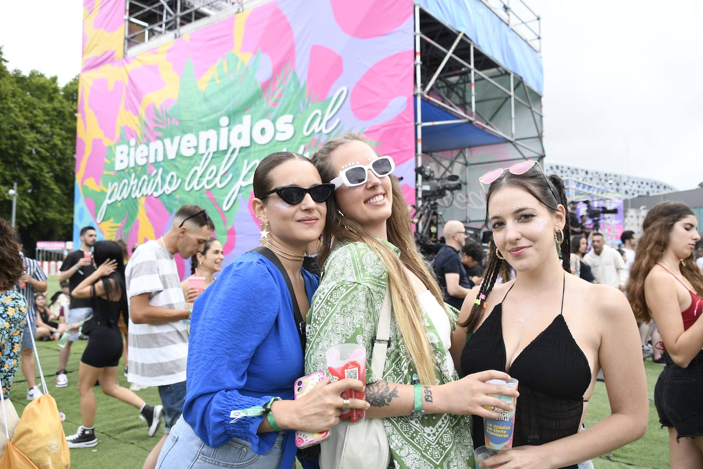 Explosión de ritmo y color en el cierre del Reggaeton Beach en Avilés