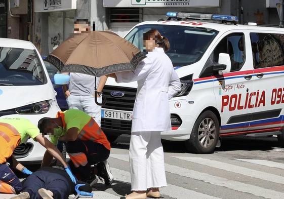 Fue asistida en el lugar por los sanitarios y trasladada luego al hospital.