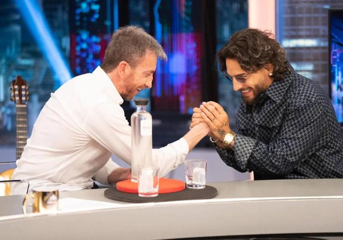 Maluma y Pablo Motos durante la entrevista.