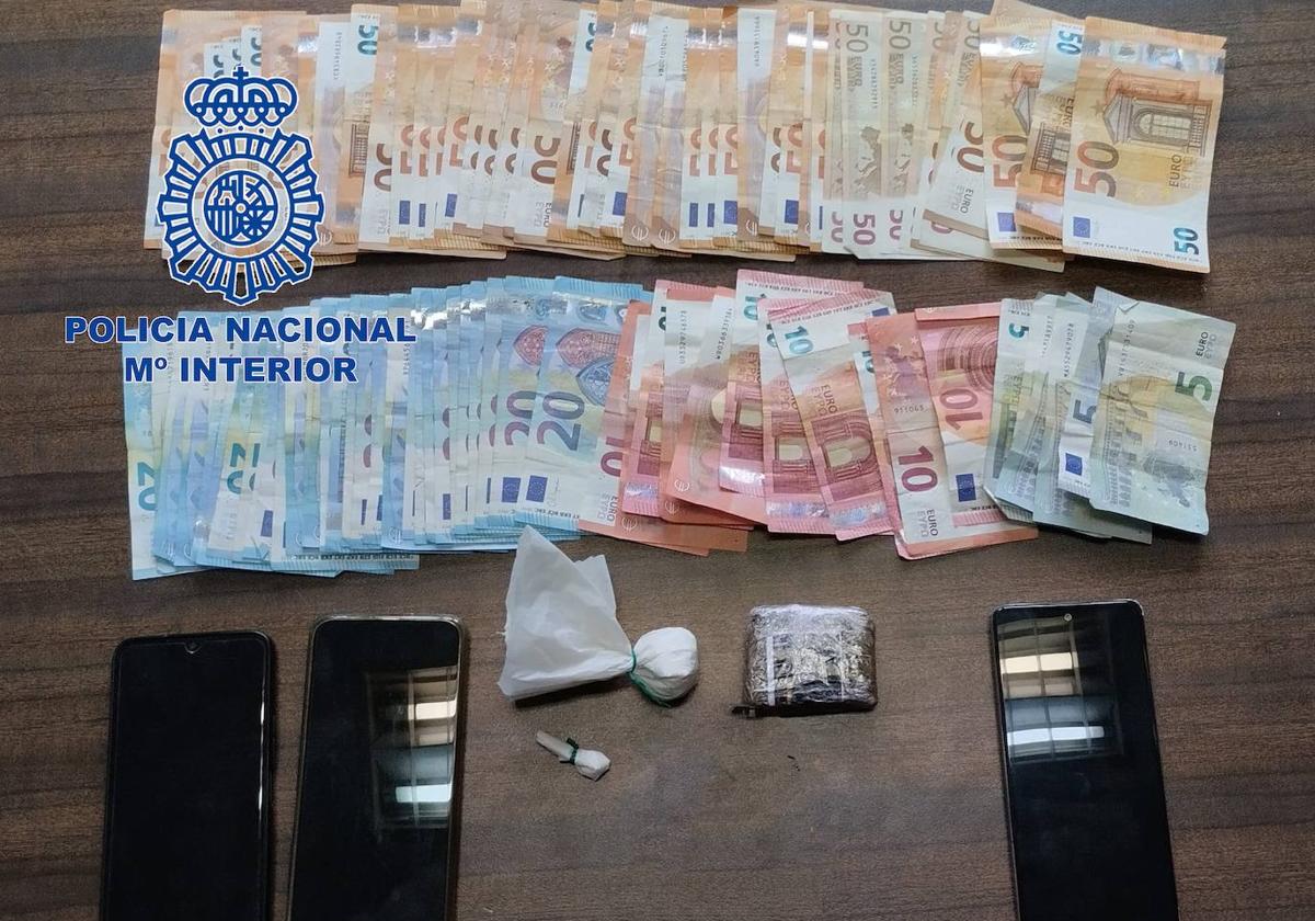 Material incatutado por los agentes.