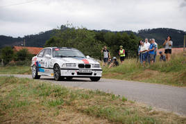 Manuel Muniente, con su BMW M3 durante el tramo Ferroñes-Corvera.