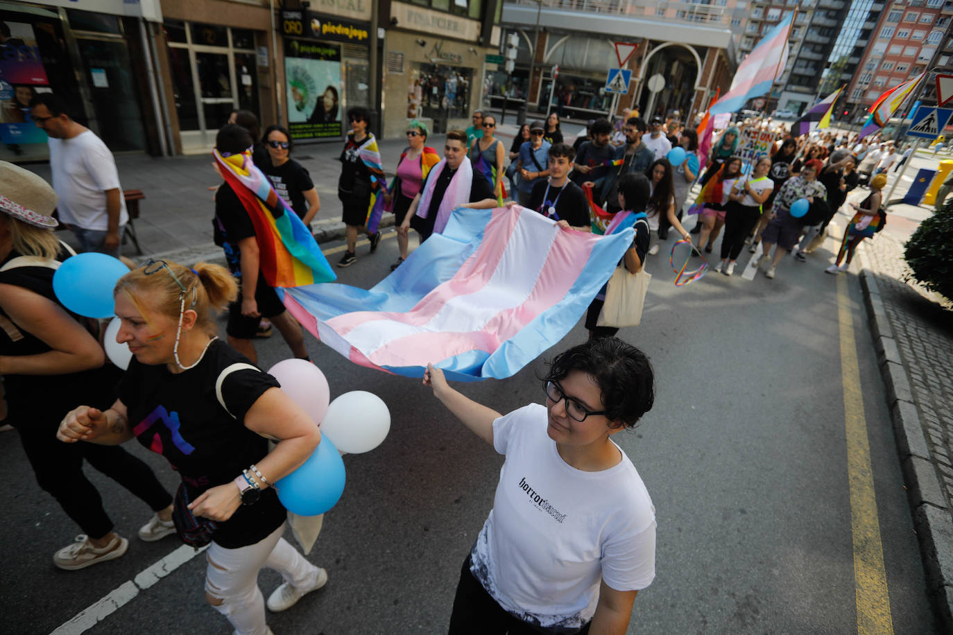 «Ni un paso atrás»: Avilés clama por los derechos LGTBI
