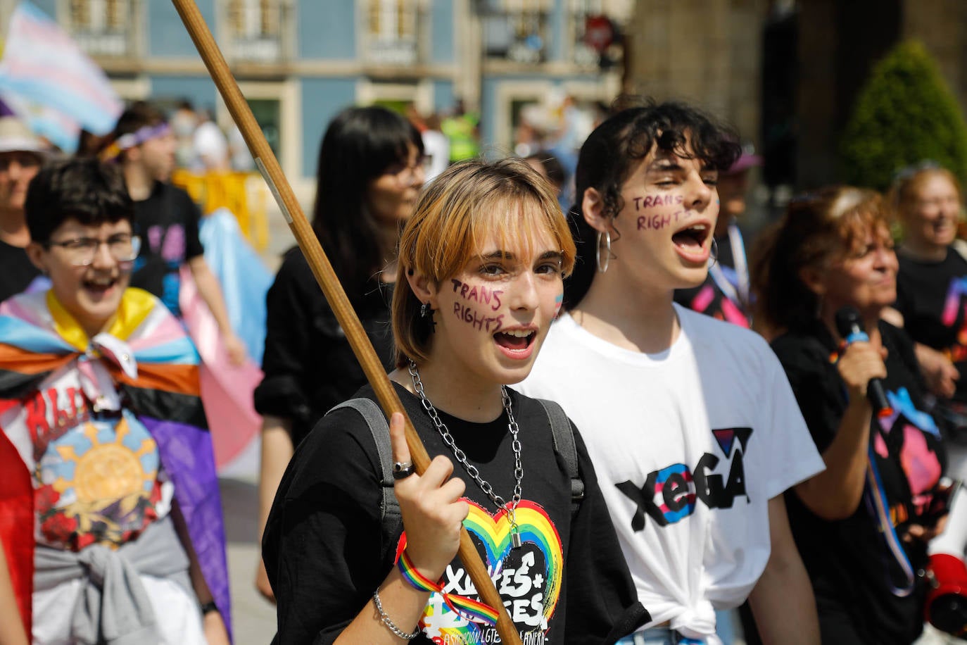 «Ni un paso atrás»: Avilés clama por los derechos LGTBI