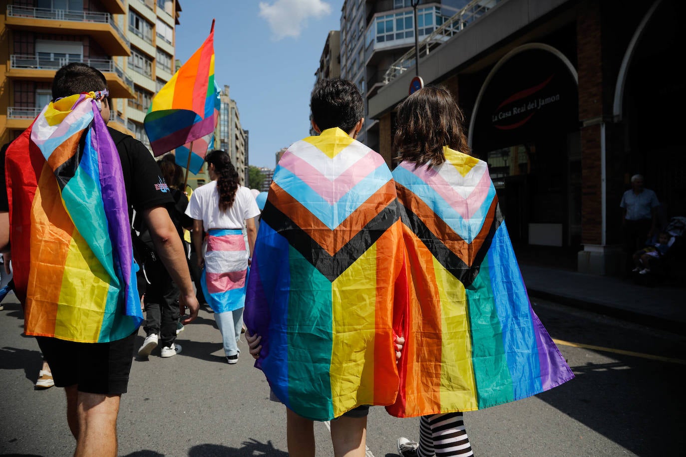 «Ni un paso atrás»: Avilés clama por los derechos LGTBI