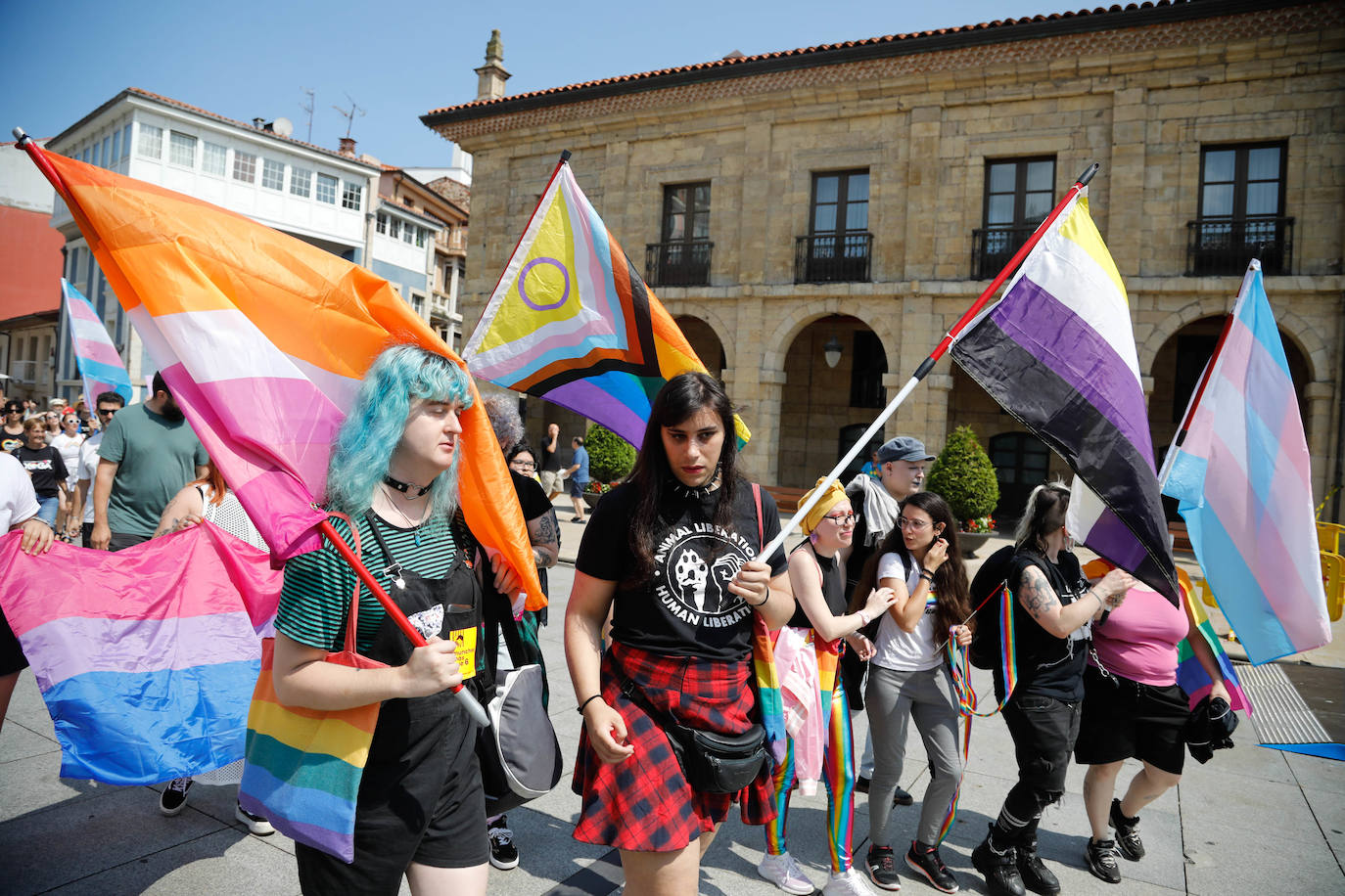 «Ni un paso atrás»: Avilés clama por los derechos LGTBI