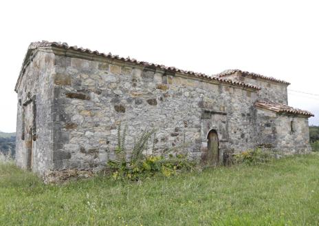 Imagen secundaria 1 - Villar de Huergo. Capilla de Nuestra Señora de Corriello. Parres. Antigua capilla de San Martín de Escoto. Puentón. El conocido como 'Puente romano' de Cangas de Onís.
