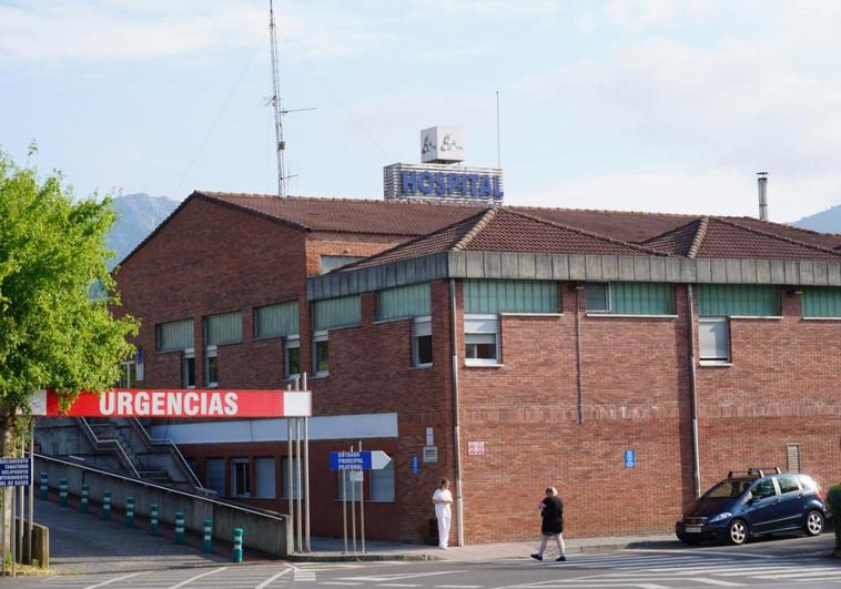 El Hospital de Arriondas, donde fue trasladado el pescador.