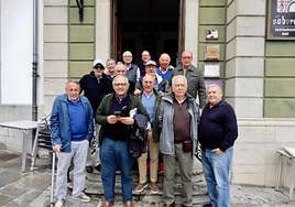 Algunos de los miembros de la Hermandad Pico Cueto, que leerán el pregón del Cristo este año.