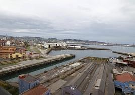 Panorámica de los terrenos que ocupaba el antiguo astillero de Naval Gijón.