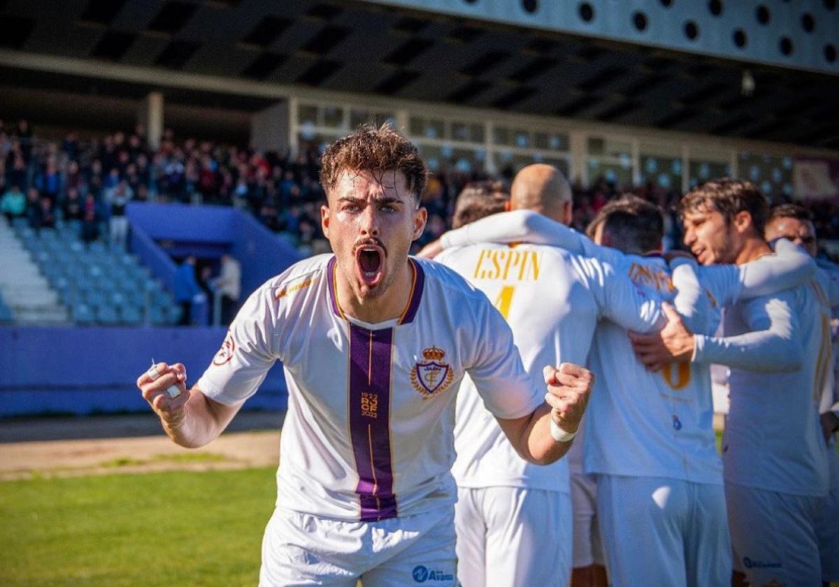 Jesús del Amo en un gesto de rabia en la celebración de un gol con el Jaén.